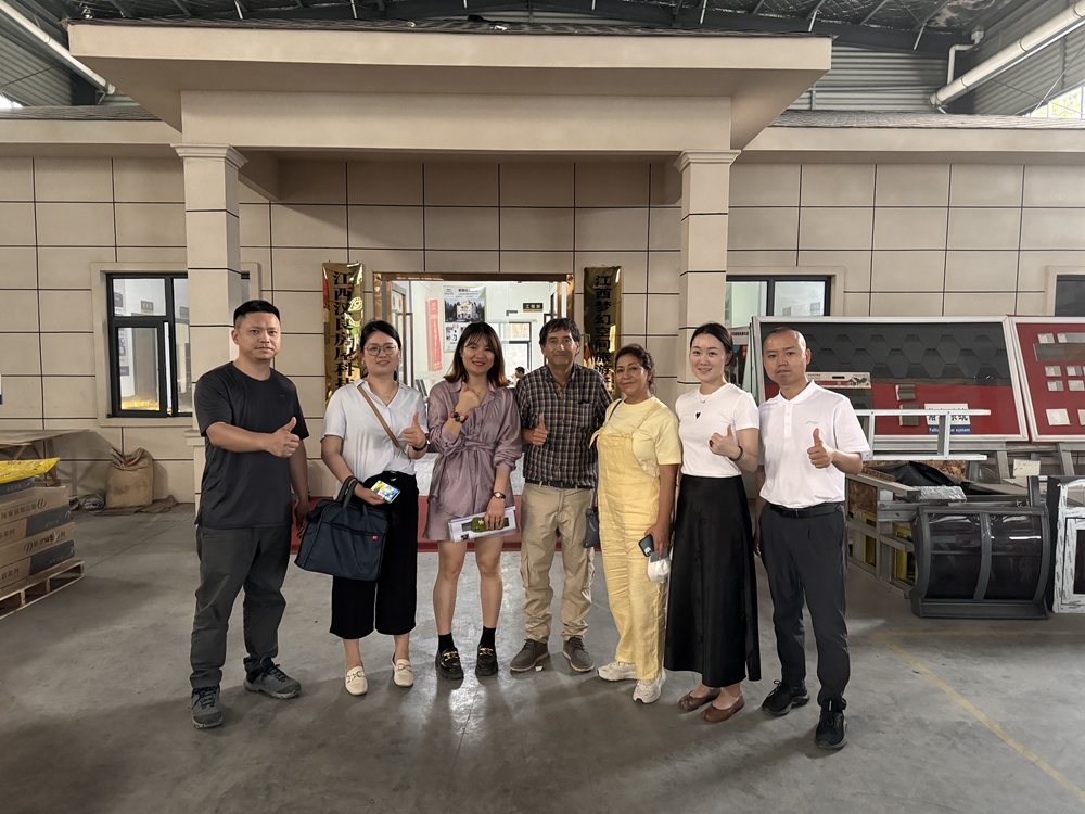 厄瓜多爾建筑商考察睿婕工廠：輕鋼別墅出口南美，合作前景廣闊！